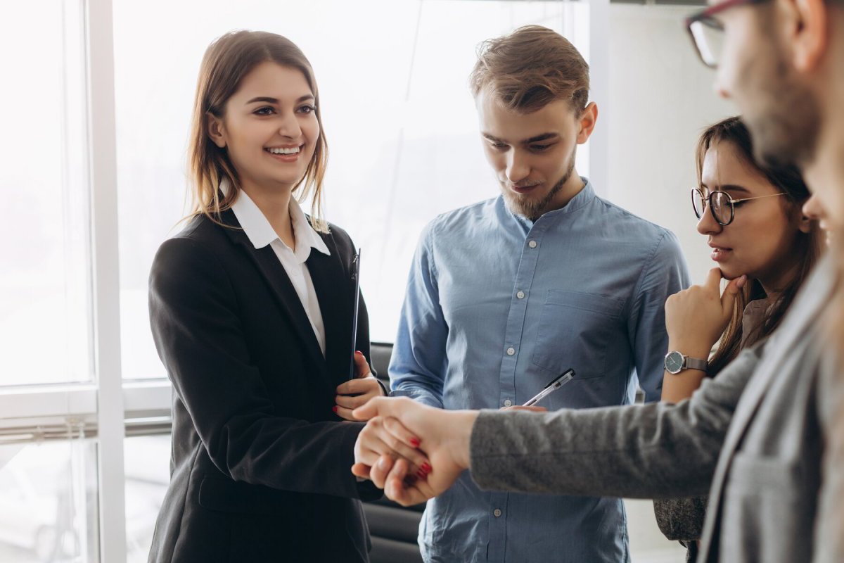 How to Make a Good First Impression on a New Customer
